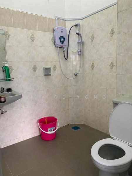 2-storey Terraced House for Rent in Taman Putri Kulai (Kulai) - Janice Yong - Bathroom - PropertyGuru.com.my