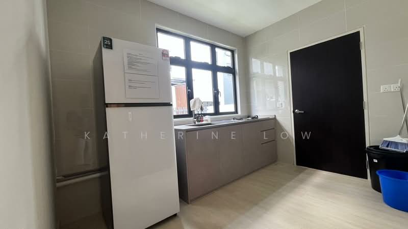 Cluster House for Sale in Taman Glenmarie (Johor Bahru) - Katherine Low - Kitchen - PropertyGuru.com.my