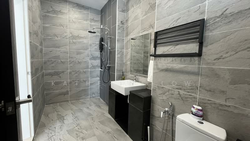 Cluster House for Sale in Taman Glenmarie (Johor Bahru) - Katherine Low - Bathroom - PropertyGuru.com.my