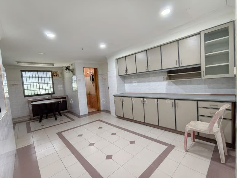 Taman Pelangi Johor Bahru untuk Untuk Dijual - RM 1,000,000, Mac 2026 - Kitchen - PropertyGuru.com.my