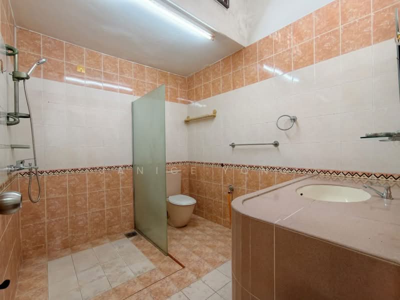 Taman Pelangi Johor Bahru untuk Untuk Dijual - RM 1,000,000, Mac 2026 - Bathroom - PropertyGuru.com.my