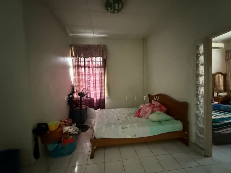 1-storey Terraced House for Sale in Taman Molek (Johor Bahru) - Chris Liew - Bedroom - PropertyGuru.com.my