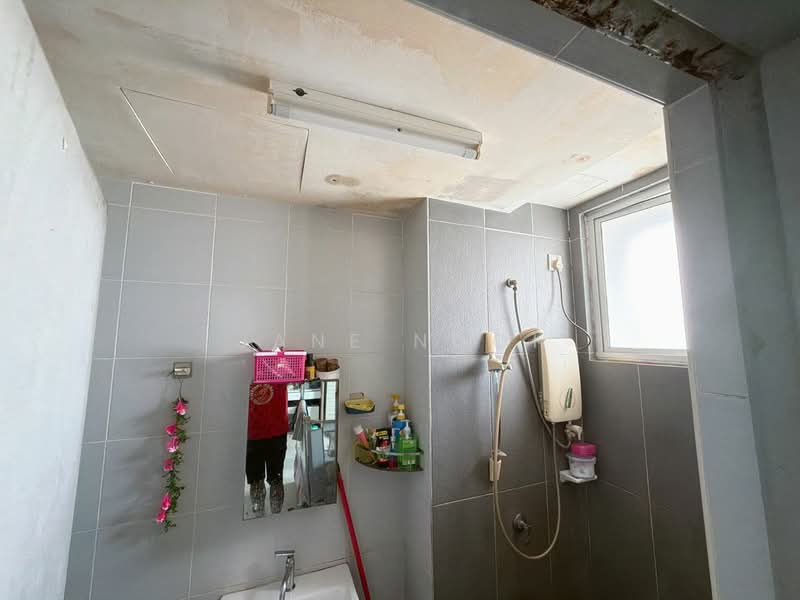 Service Residence for Sale at Pandan Residence 2 - Jane Ngoi - Bathroom - PropertyGuru.com.my