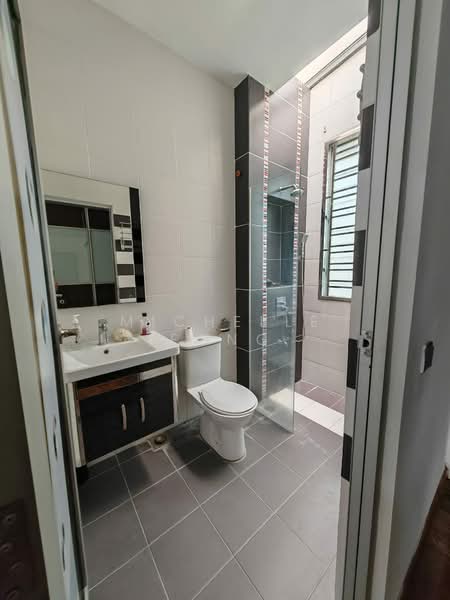 2.5-storey Terraced House for Sale in Taman Sutera Utama (Skudai) - Michelle Fong - Bathroom - PropertyGuru.com.my