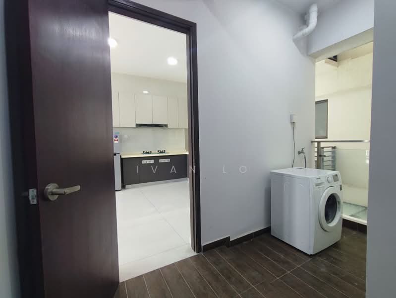Condominium for Rent at Royal Strand @ Country Garden Danga Bay - Ivan Lo - Kitchen - PropertyGuru.com.my