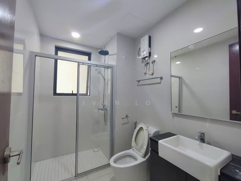 Condominium for Rent at Royal Strand @ Country Garden Danga Bay - Ivan Lo - Bathroom - PropertyGuru.com.my