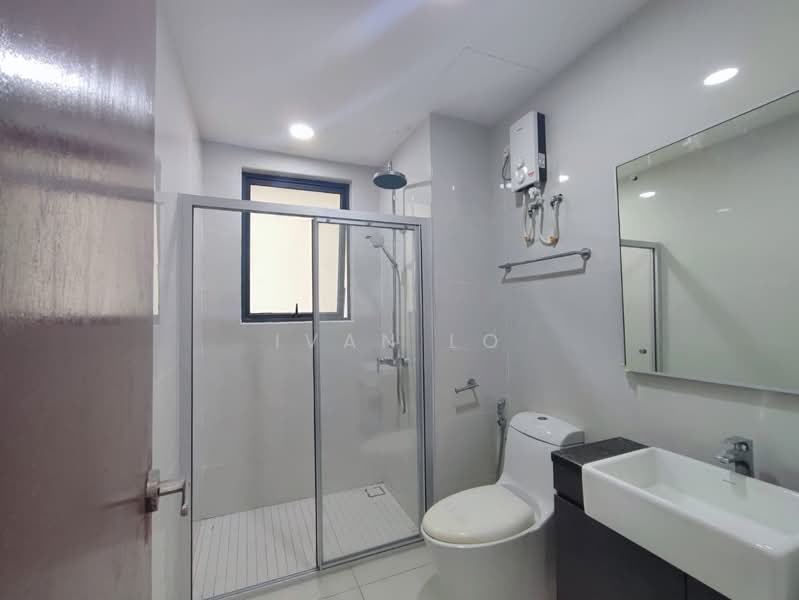 Condominium for Rent at Royal Strand @ Country Garden Danga Bay - Ivan Lo - Bathroom - PropertyGuru.com.my