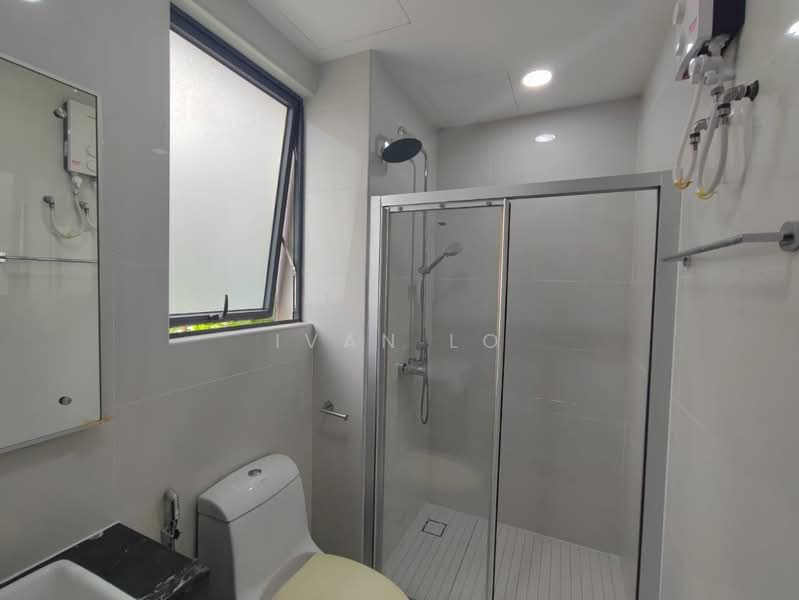 Condominium for Rent at Royal Strand @ Country Garden Danga Bay - Ivan Lo - Bathroom - PropertyGuru.com.my