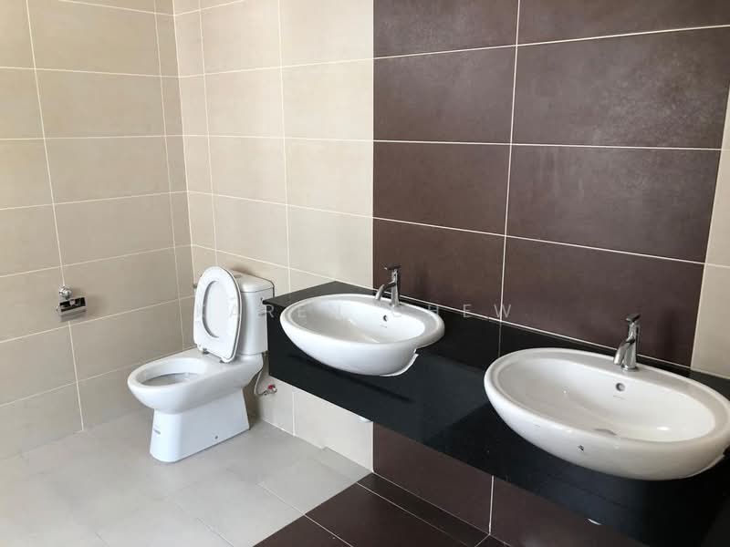 3 Storey Corner Terrace @ Sungai Ara, Bayan Lepas untuk Untuk Disewa - RM 4,500 /bulan, Mac 2026 - Bathroom - PropertyGuru.com.my