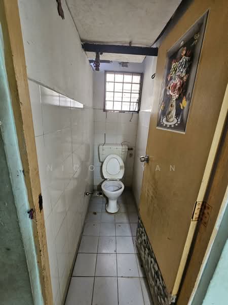 Apartment for Sale at Apartment Idaman - Nicole Yan - Bathroom - PropertyGuru.com.my