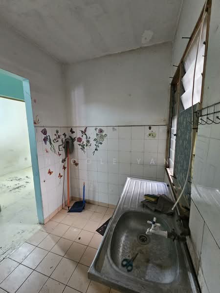 Apartment for Sale at Apartment Idaman - Nicole Yan - Kitchen - PropertyGuru.com.my