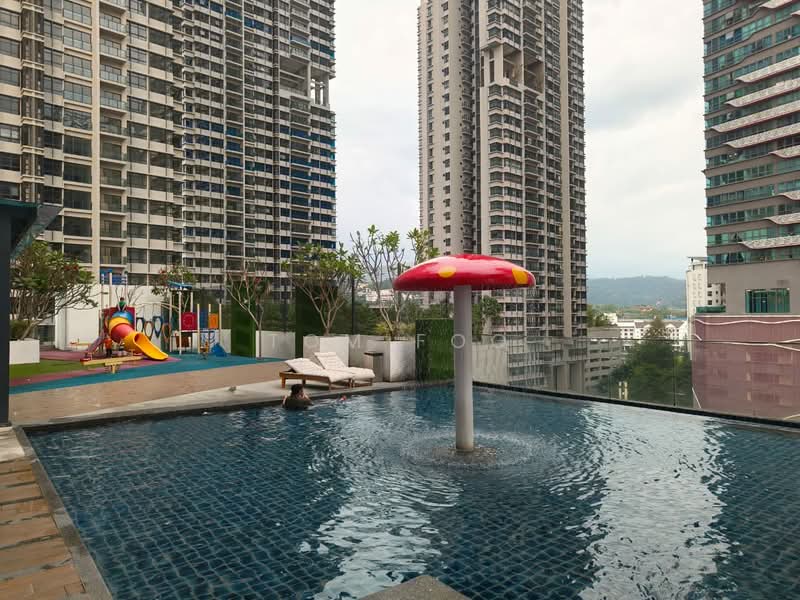 Reizz Residence untuk Untuk Disewa - RM 2,400 /bulan, Mac 2026 - Pool - PropertyGuru.com.my