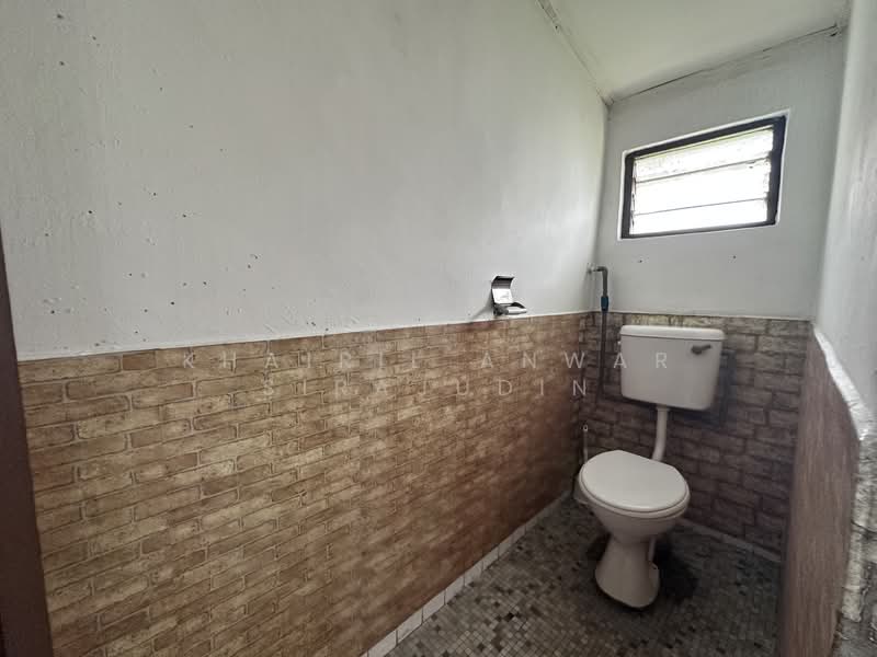 Terraced House for Sale in Kepong (Kuala Lumpur) - Khairil Anwar Sirajudin - Bathroom - PropertyGuru.com.my