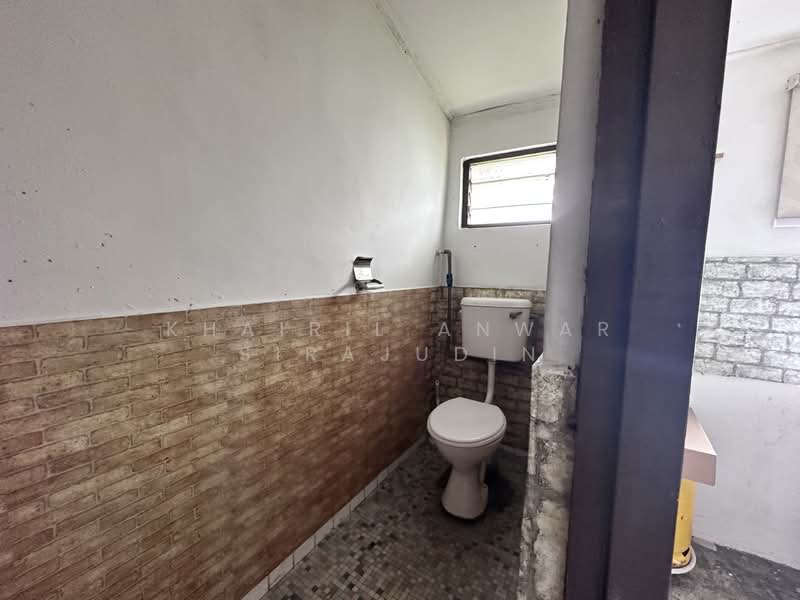 Terraced House for Sale in Kepong (Kuala Lumpur) - Khairil Anwar Sirajudin - Bathroom - PropertyGuru.com.my