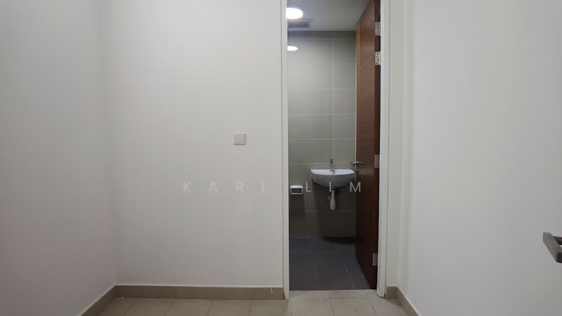 Servis Apartment untuk Disewa di The Astaka @ 1 Bukit Senyum - Karl Lim - Bathroom - PropertyGuru.com.my