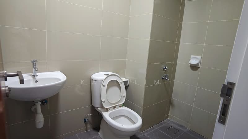 Servis Apartment untuk Disewa di The Astaka @ 1 Bukit Senyum - Karl Lim - Bathroom - PropertyGuru.com.my