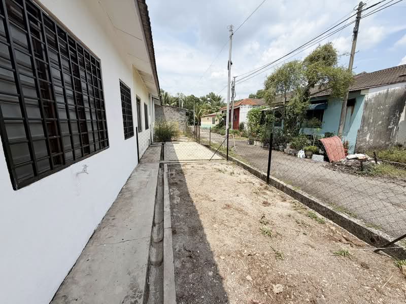 1-storey Terraced House for Sale in Seri Iskandar (Perak) - Cathy Chin - Exterior - PropertyGuru.com.my
