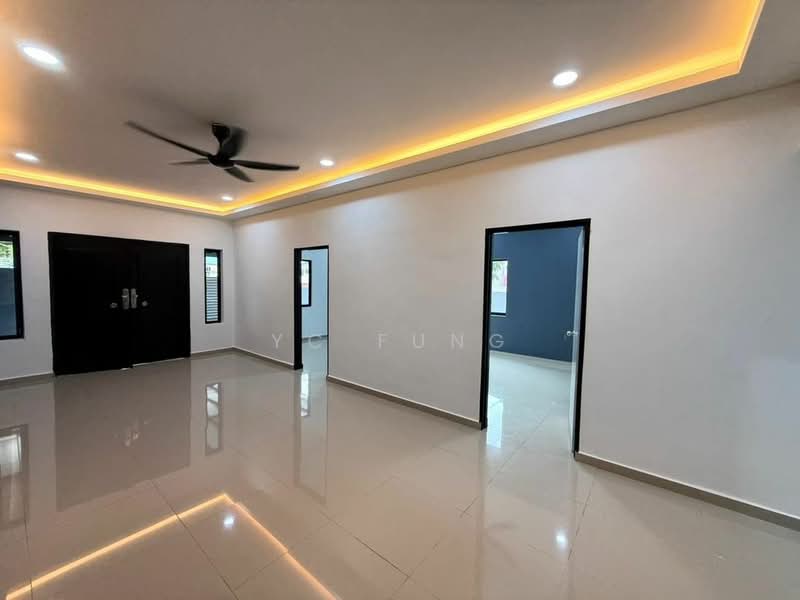 Taman Bunga Ros untuk Untuk Dijual - RM 638,000, Mac 2026 - Living Room - PropertyGuru.com.my