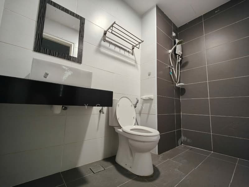 Service Residence for Sale at KSL Residence @ Daya - YC Fung - Bathroom - PropertyGuru.com.my
