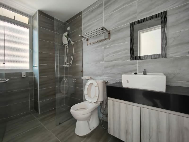 Service Residence for Sale at KSL Residence @ Daya - YC Fung - Bathroom - PropertyGuru.com.my