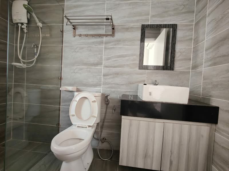 Service Residence for Sale at KSL Residence @ Daya - YC Fung - Bathroom - PropertyGuru.com.my