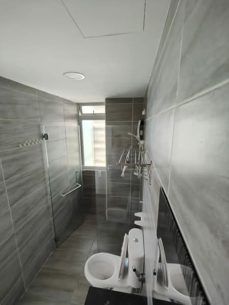 Service Residence for Sale at KSL Residence @ Daya - YC Fung - Bathroom - PropertyGuru.com.my