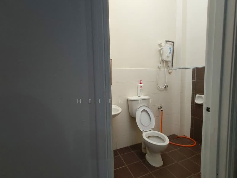 1-storey Terraced House for Sale in Taman Rembia Perkasa (Rembia) - Helen BF - Bathroom - PropertyGuru.com.my
