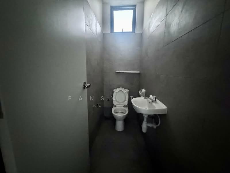 Shop for Rent in Taman Pelangi (Johor Bahru) - Pansy Teo - Bathroom - PropertyGuru.com.my