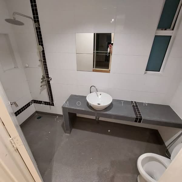 Service Residence for Sale at Ritze Perdana 2 - Raymond Tan - Bathroom - PropertyGuru.com.my