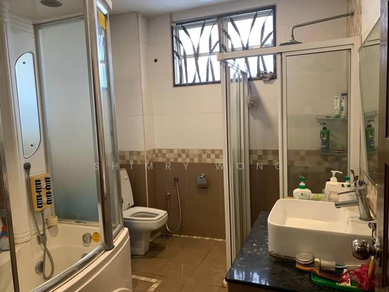 3-storey Terraced House for Sale in Jalan Klang Lama (Old Klang Road) (Kuala Lumpur) - Shimry Wong - Bathroom - PropertyGuru.com.my