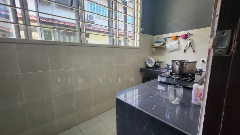 2-storey Terraced House for Sale in Kampung Padang Rokma (Chenderong Batu) - Kim Siew Pui - Kitchen - PropertyGuru.com.my
