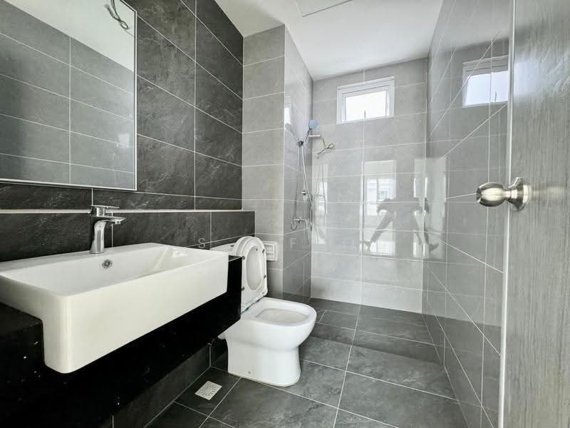 Kondominium untuk Dijual di Lucerne Residences - S J Foo - Bathroom - PropertyGuru.com.my