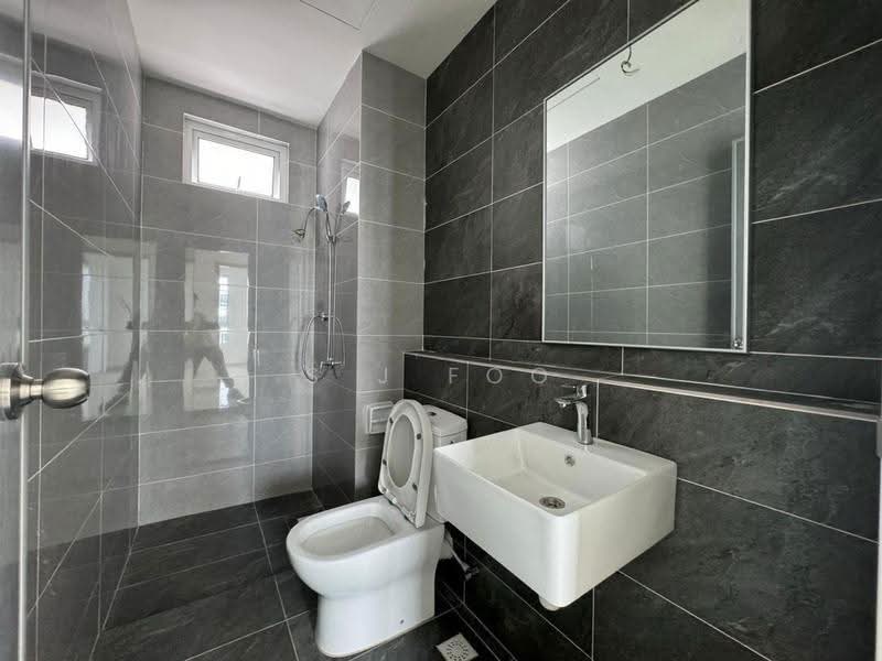 Kondominium untuk Dijual di Lucerne Residences - S J Foo - Bathroom - PropertyGuru.com.my