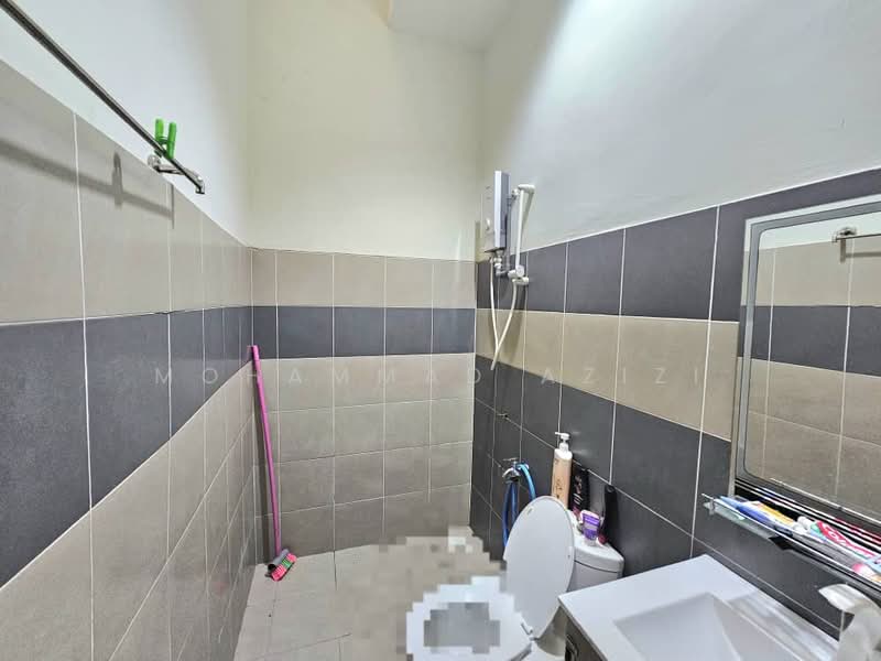 Semi-Detached House for Sale in Astana Permai (Kuantan) - Mohammad Azizi - Bathroom - PropertyGuru.com.my