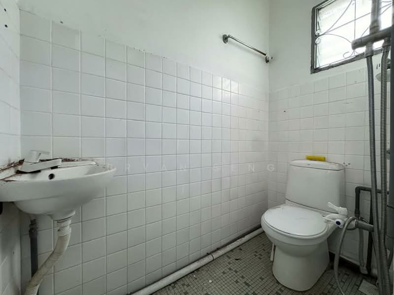 Taman Dato Penggawa Barat Tampoi untuk Untuk Dijual - RM 450,000, Apr 2026 - Bathroom - PropertyGuru.com.my