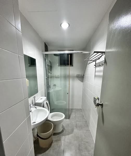 Service Residence for Sale at Park @ One South - Janet Au - Bathroom - PropertyGuru.com.my
