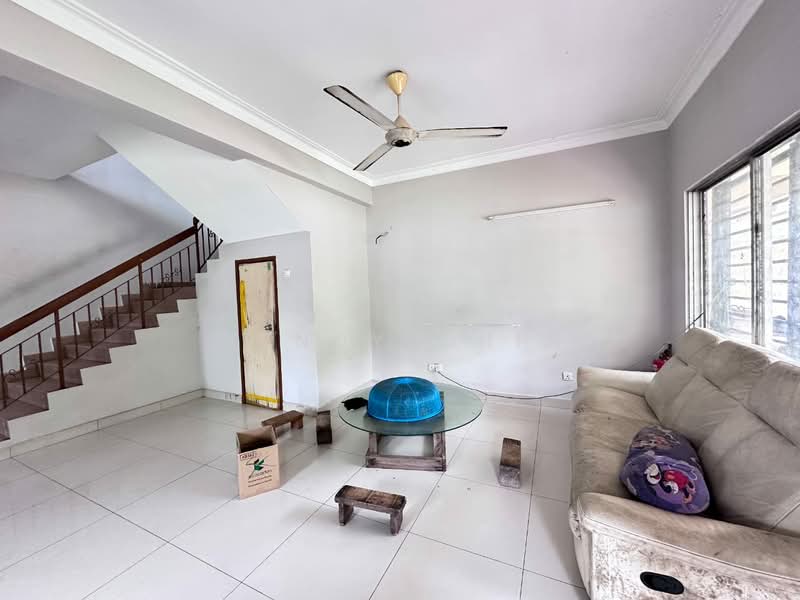2-storey Terraced House for Sale in TAMAN PUCHONG UTAMA (Puchong) - Wendy Chin - Living Room - PropertyGuru.com.my