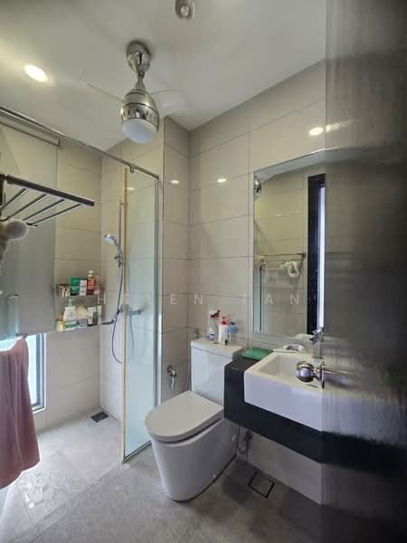 Semi-Detached House for Sale in Taman Molek (Johor Bahru) - Helen Tan - Bathroom - PropertyGuru.com.my