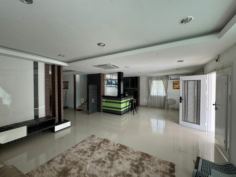 Taman Bukit Kempas untuk Untuk Dijual - RM 1,680,000, Mac 2026 - Living Room - PropertyGuru.com.my