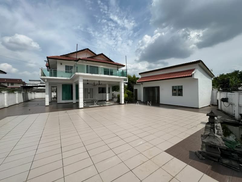 Taman Bukit Kempas untuk Untuk Dijual - RM 1,680,000, Mac 2026 - Exterior - PropertyGuru.com.my