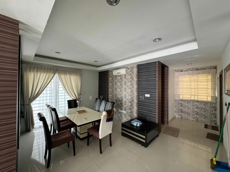 Taman Bukit Kempas untuk Untuk Dijual - RM 1,680,000, Mac 2026 - Dining Room - PropertyGuru.com.my