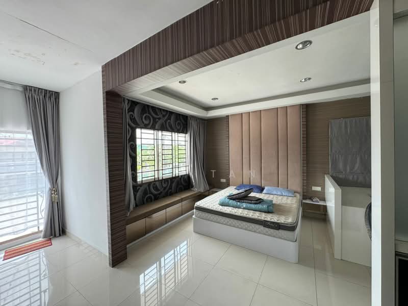 Taman Bukit Kempas untuk Untuk Dijual - RM 1,680,000, Mac 2026 - Bedroom - PropertyGuru.com.my