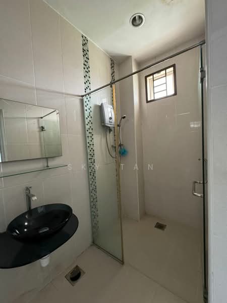 Taman Bukit Kempas untuk Untuk Dijual - RM 1,680,000, Mac 2026 - Bathroom - PropertyGuru.com.my