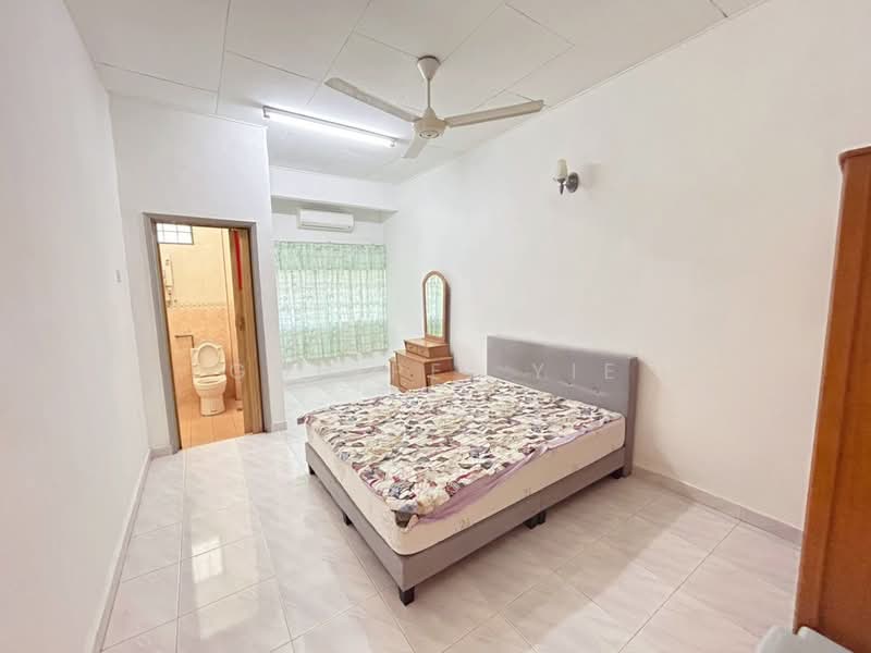 Taman Bukit Kepayang untuk Untuk Disewa - RM 1,800 /bulan, Mac 2026 - Bedroom - PropertyGuru.com.my