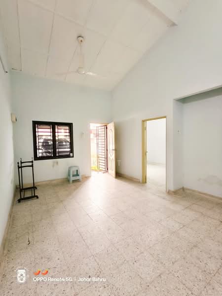 1-storey Terraced House for Sale in Taman Pelangi (Johor Bahru) - Yik Tat - Living Room - PropertyGuru.com.my