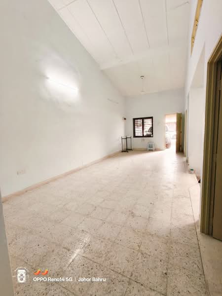 1-storey Terraced House for Sale in Taman Pelangi (Johor Bahru) - Yik Tat - Living Room - PropertyGuru.com.my