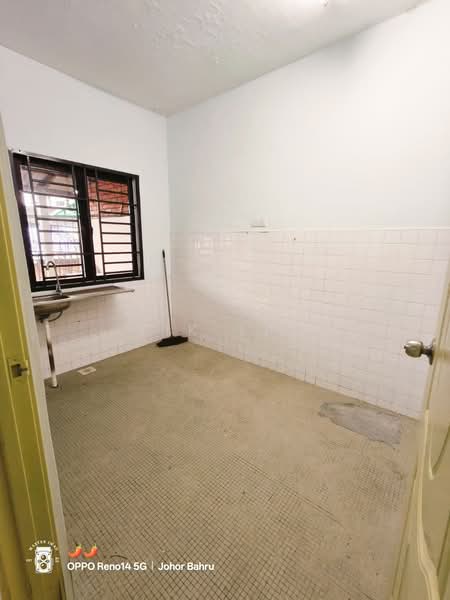 1-storey Terraced House for Sale in Taman Pelangi (Johor Bahru) - Yik Tat - Kitchen - PropertyGuru.com.my