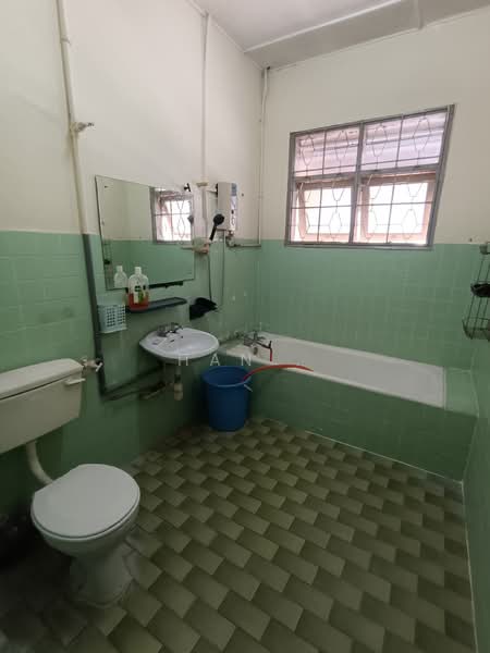 2-storey Terraced House for Sale in Taman Overseas Union (Taman Oug) (Jalan Klang Lama (Old Klang Road)) - Han . - Bathroom - PropertyGuru.com.my