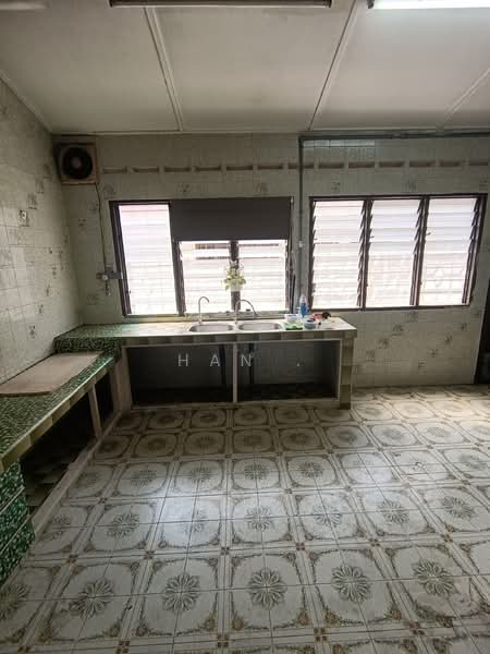 2-storey Terraced House for Sale in Taman Overseas Union (Taman Oug) (Jalan Klang Lama (Old Klang Road)) - Han . - Kitchen - PropertyGuru.com.my