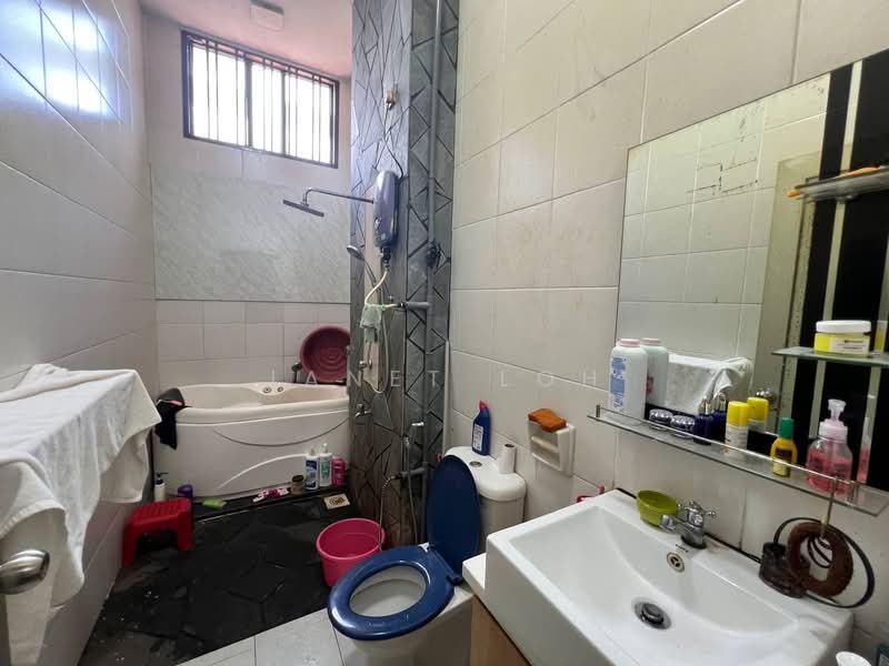 2-storey Terraced House for Sale in Taman Sutera Utama (Skudai) - Janet Loh - Bathroom - PropertyGuru.com.my